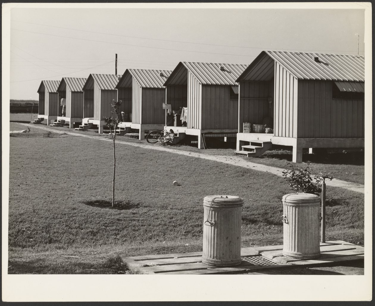 Huisvesting voor migrerende groenteplukkers, Osceola Werkkampen, gebouwd door FSA, Belle Glade, Florida door Marion Post Wolcott