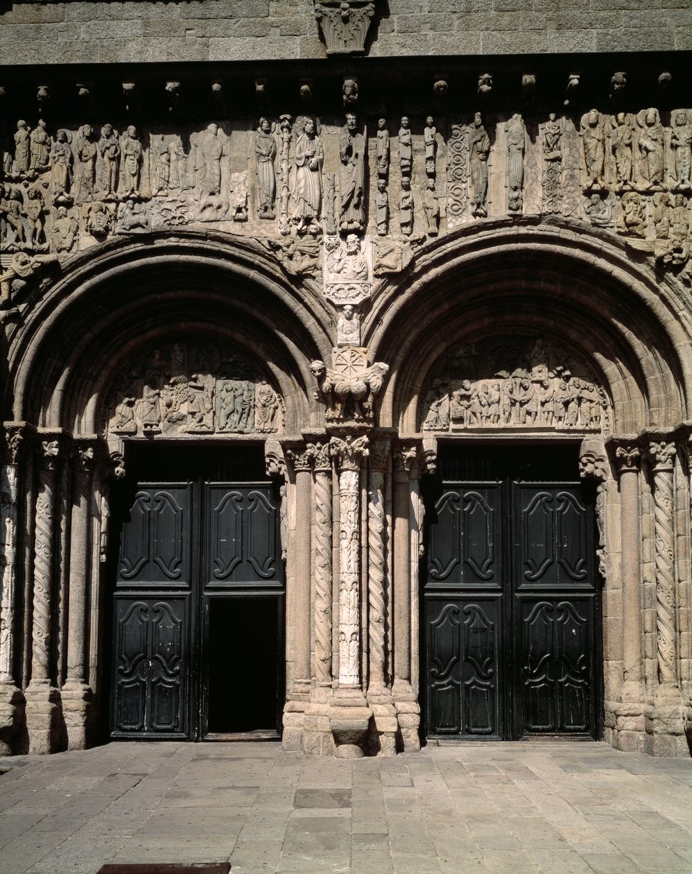 Uitzicht op de Portico de las Platerias door Master Mateo