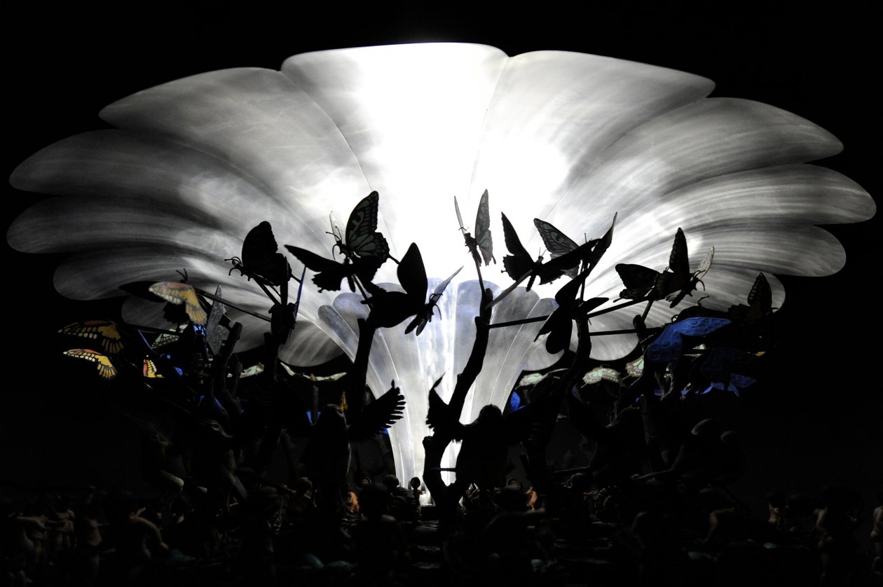 The Garden of Unearthly Delights, 2009 (staal, aluminium, gips, hars, LED-verlichting, motor) door Mat Collishaw