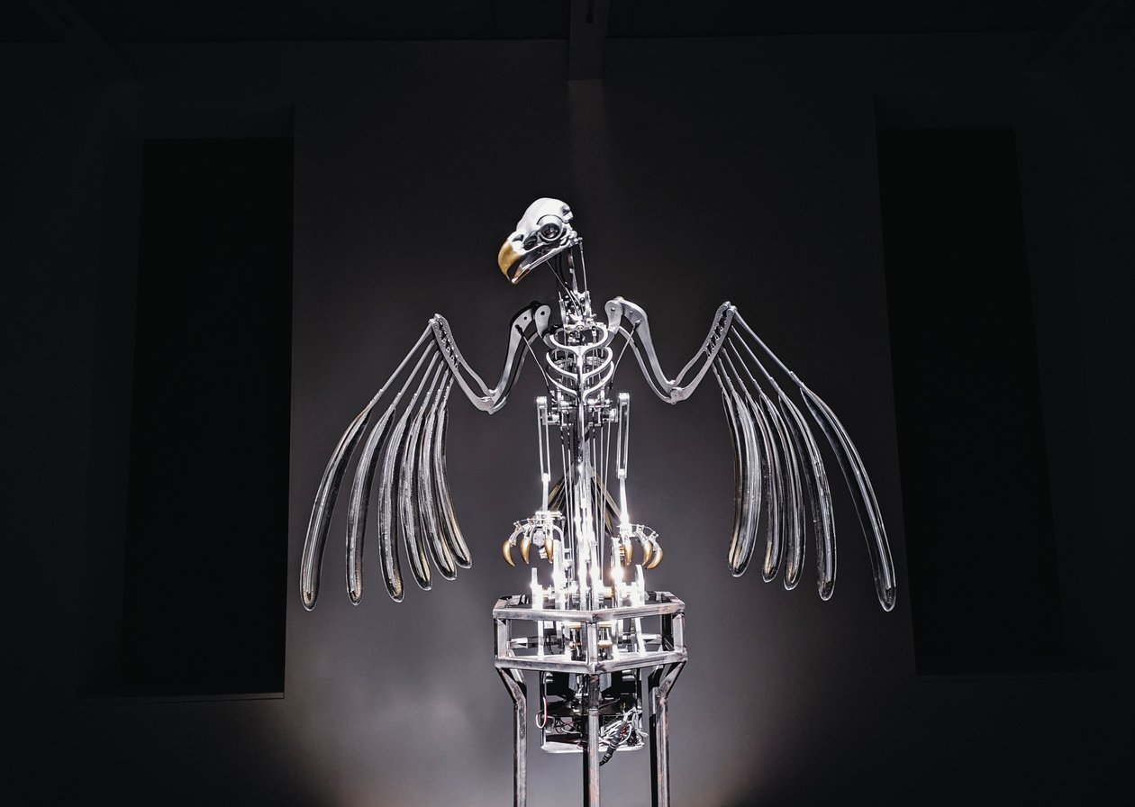 The Nerve Rack, 2019 (Acetaal, Acryl, Aluminium, Messing, Elektrische schakelingen, Verf, PVC, Hars, Servomotoren, Staal) door Mat Collishaw