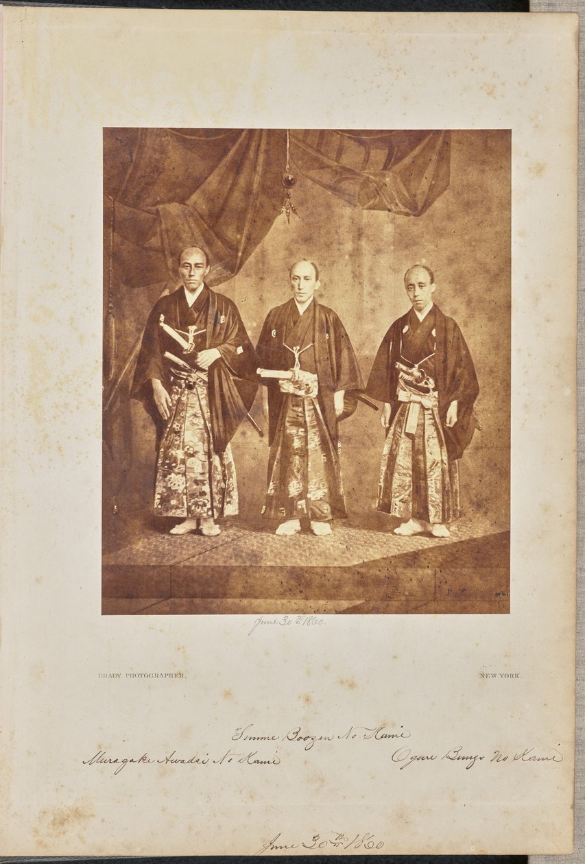 [Groepsfoto van de hoofdgezanten van de eerste Japanse ambassade in de Verenigde Staten, Washington D.C.] door Mathew B. Brady