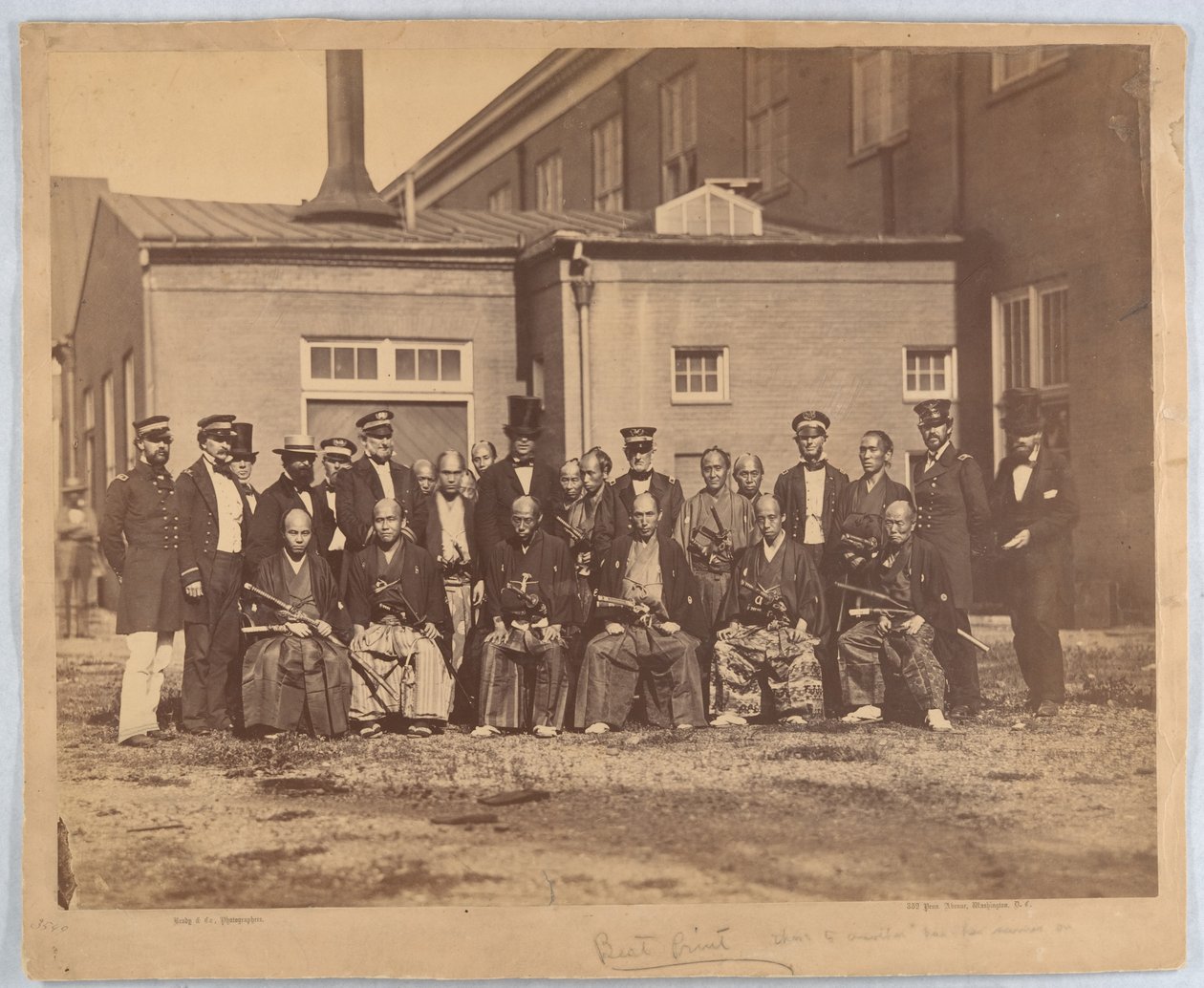 [Japanse ambassade, Navy Yard, Washington, DC] door Mathew B. Brady