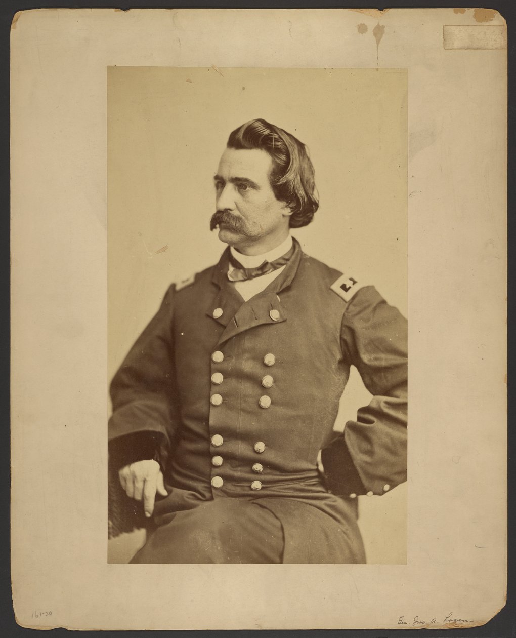 [Portret van generaal John A. Logan] door Mathew B. Brady
