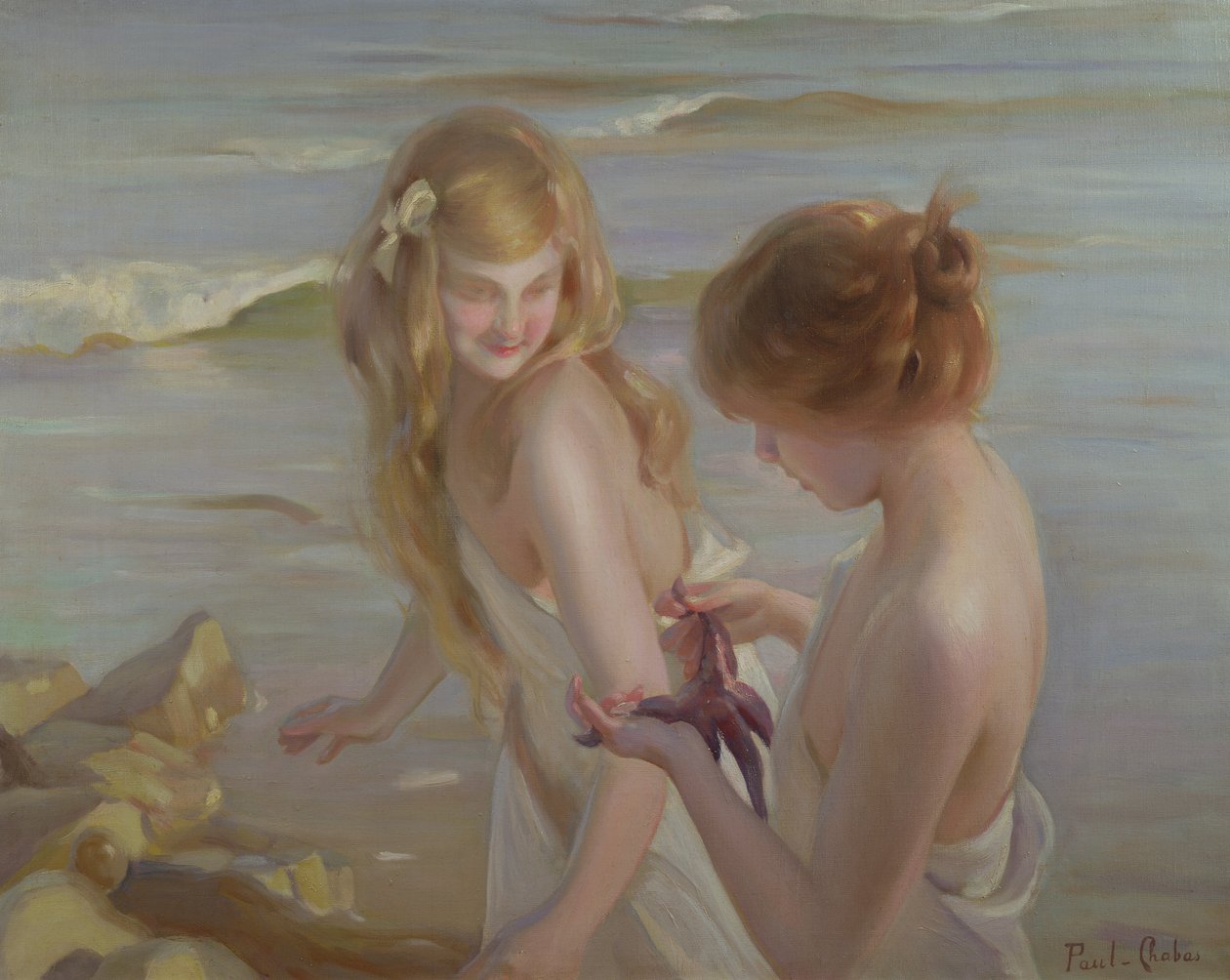 Twee Meisjes met een Zeester op een Strand door Maurice Chabas