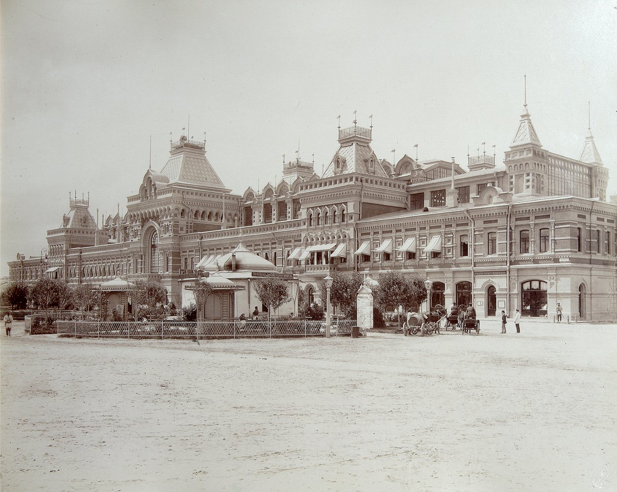 Hoofdbeursgebouw, de All-Russia Exhibition, Nizhny Novgorod, Rusland, 1896 door Maxim Dmitriev