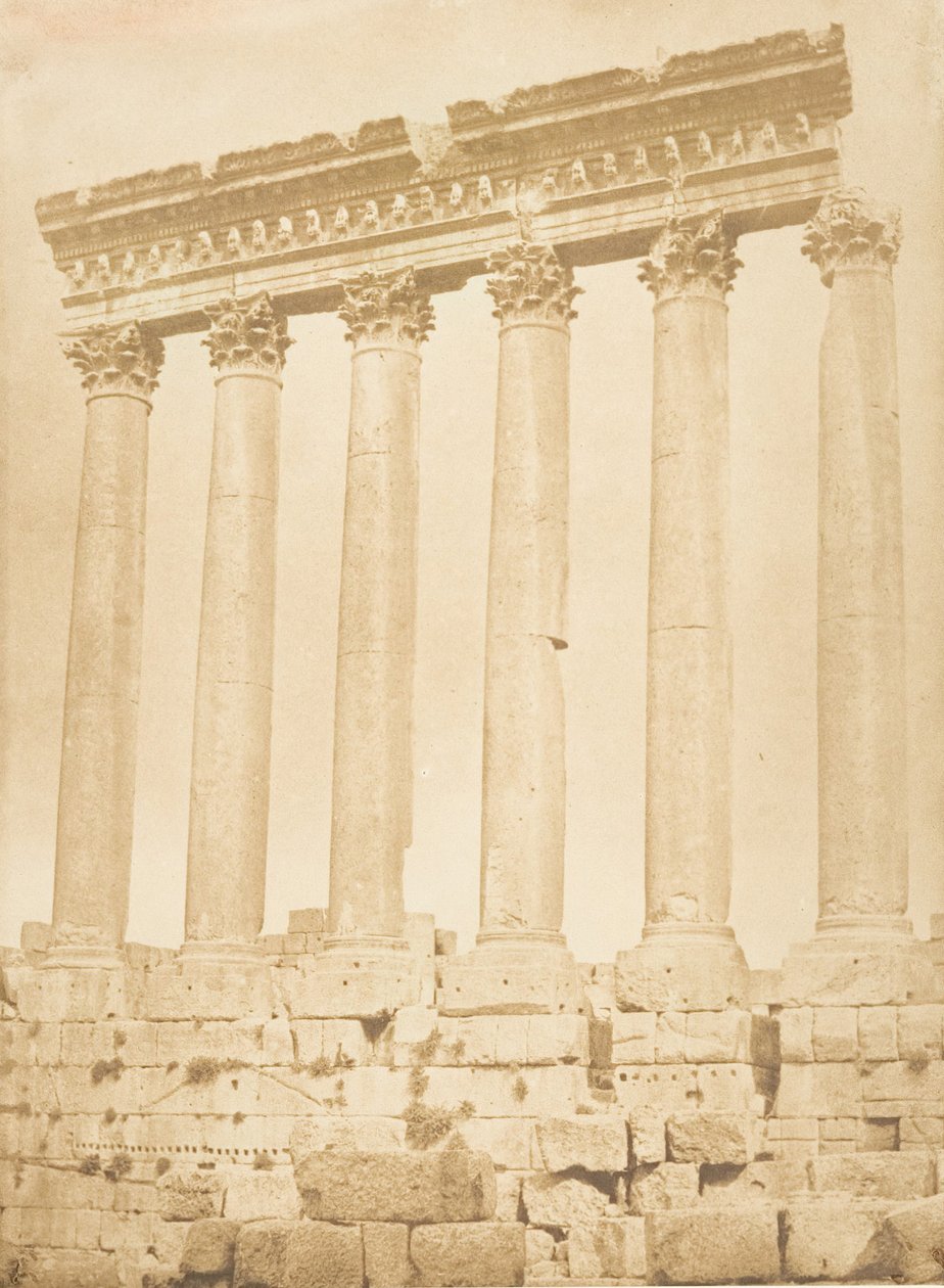 Colonnade van de Tempel van de Zon, in Baälbek Heliopolis door Maxime Du Camp