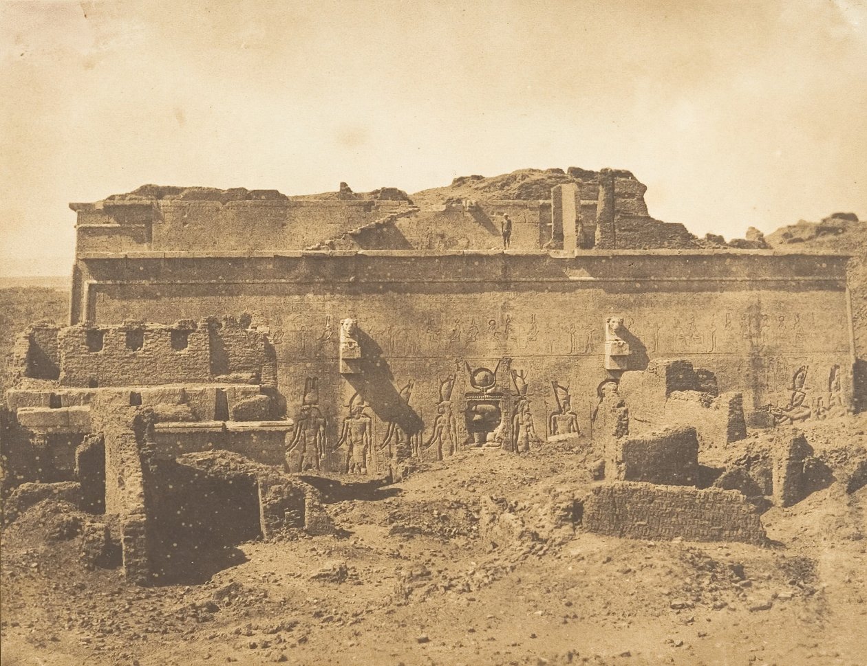 Achtergevel van de grote tempel van Dendera Tentyris door Maxime Du Camp