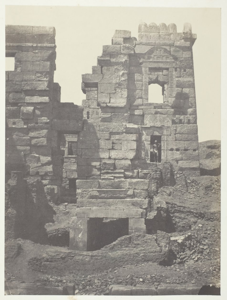 Médinet-Habou, Noordelijke gevel van het Gynaecium van Ramsès-Méiamoun, Thebe, 184951 door Maxime Du Camp