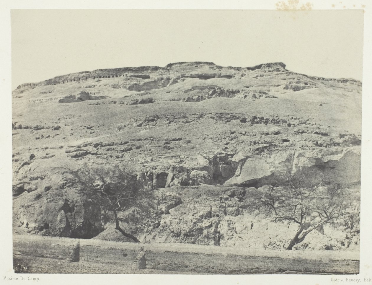 Necropolis van het oude Lycopolis, Boven-Egypte, plaat 12 uit het album "Egypte, Nubie, Palestina en Syrie" (1852) door Maxime Du Camp