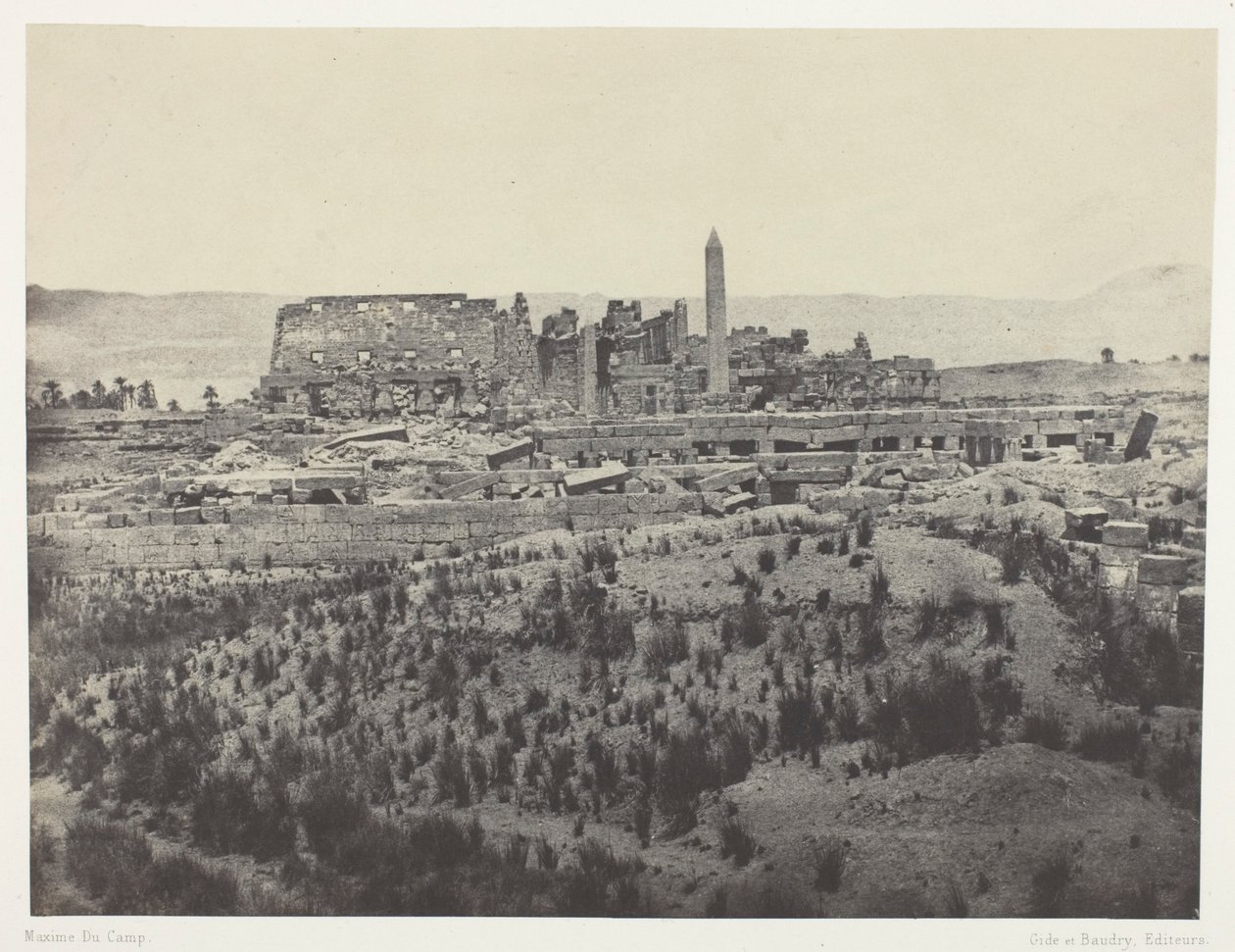 Paleis van Karnak, algemeen gezicht op de ruïnes, vanuit het oosten genomen; Thebe, plaat 31 uit het album "Egypte, Nubië, Palestina en Syrië" (1852) door Maxime Du Camp
