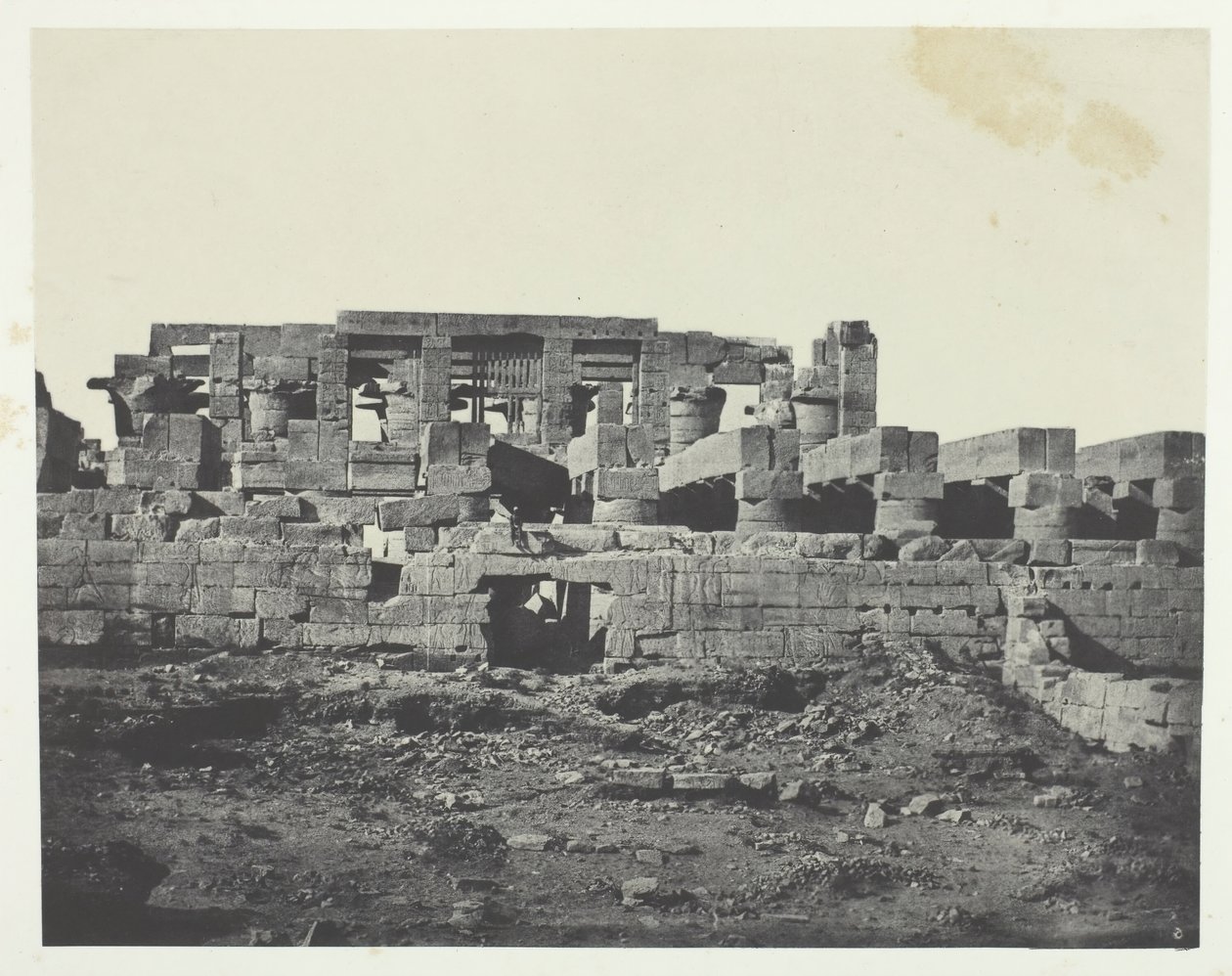 Paleis van Karnak, zuidelijke ingang van de hypostyle zaal, Thebe, 1849-51, gedrukt 1852 door Maxime Du Camp