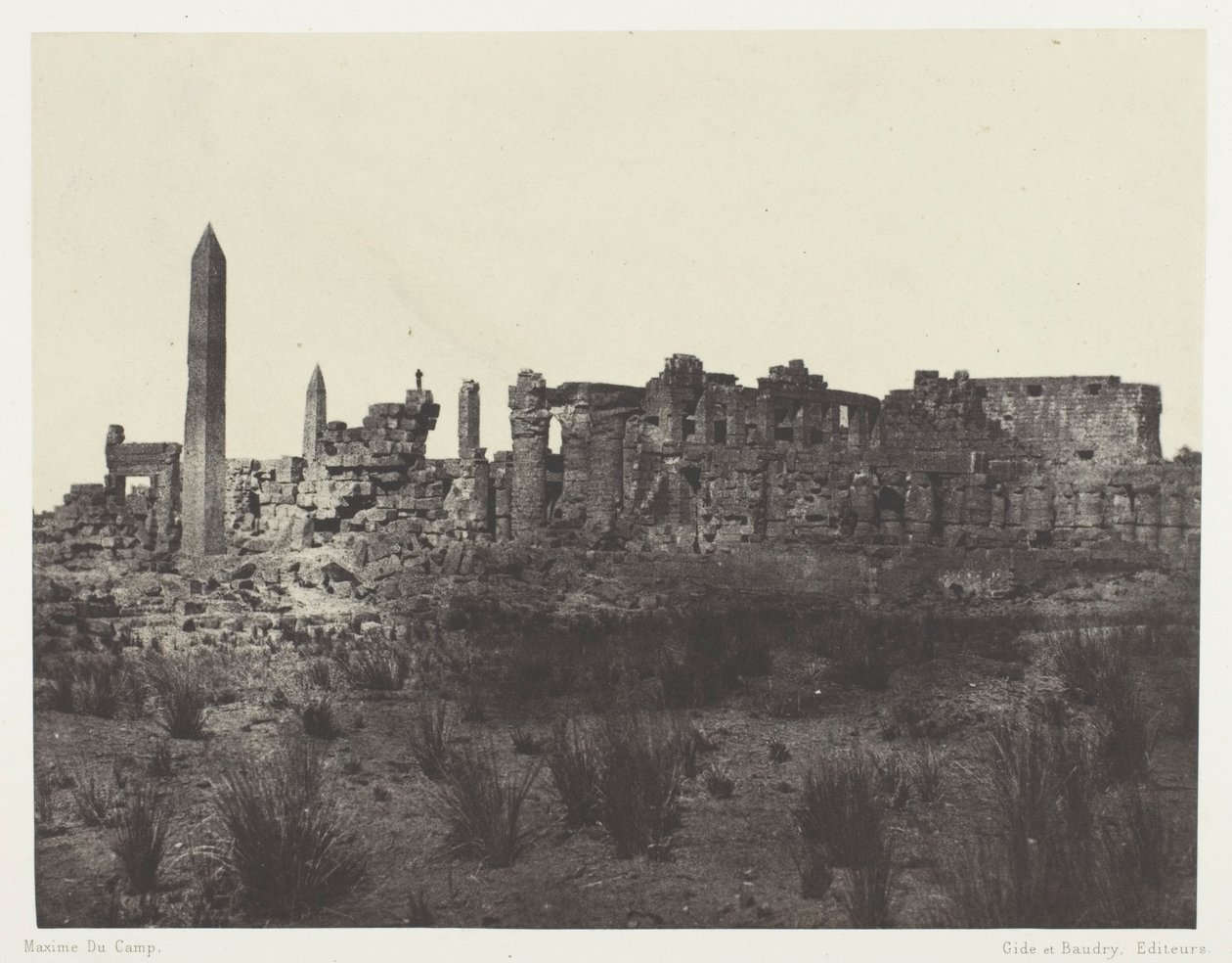 Paleis van Karnak, Algemeen uitzicht op de ruïnes, genomen in het noorden; Thebe door Maxime Du Camp