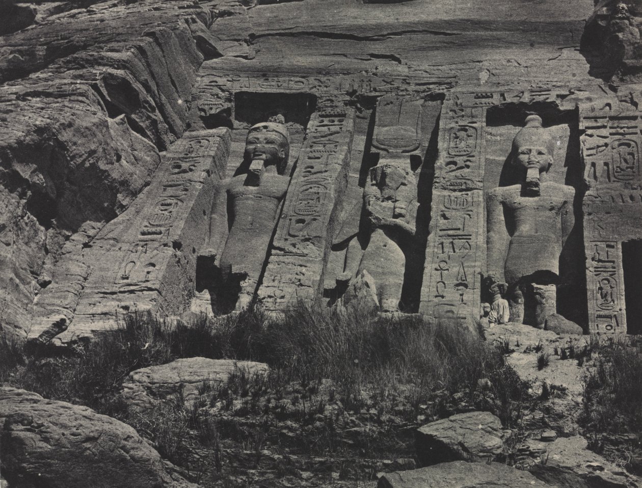 Zuidelijk deel van de uit rotsen gehouwen tempel van Hathor, Abu Simbel door Maxime Du Camp