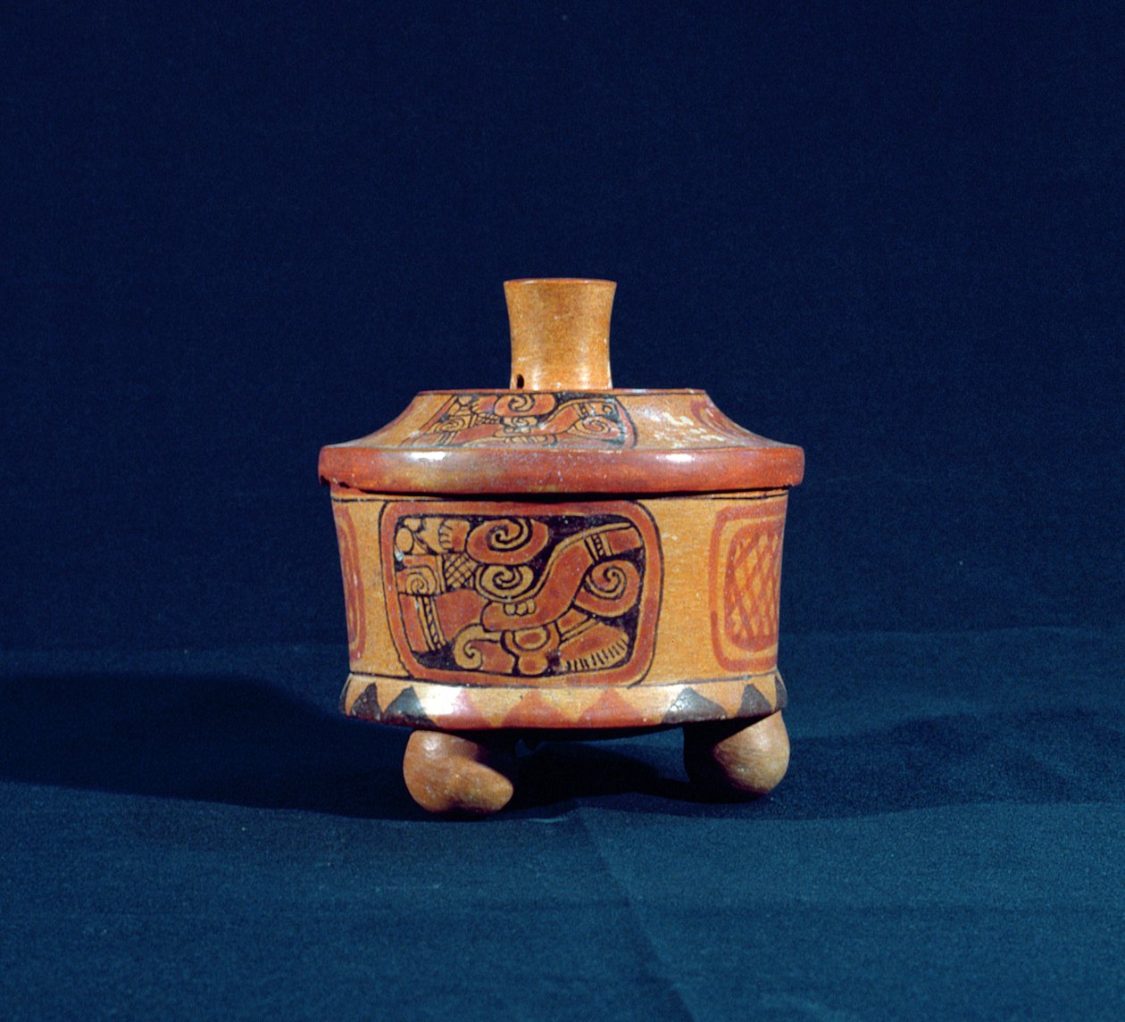 Funeraire vaas met Teotihuacan-invloed, uit Peten, Guatemala, Midden-Amerika, Vroege Klassieke Periode (c.300-600 AD) door Mayan
