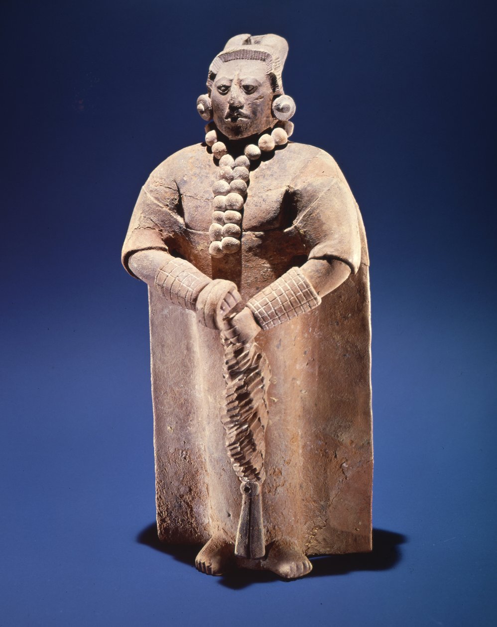Staand koninklijk figuur, van het eiland Jaina, ca. 600-900 door Mayan