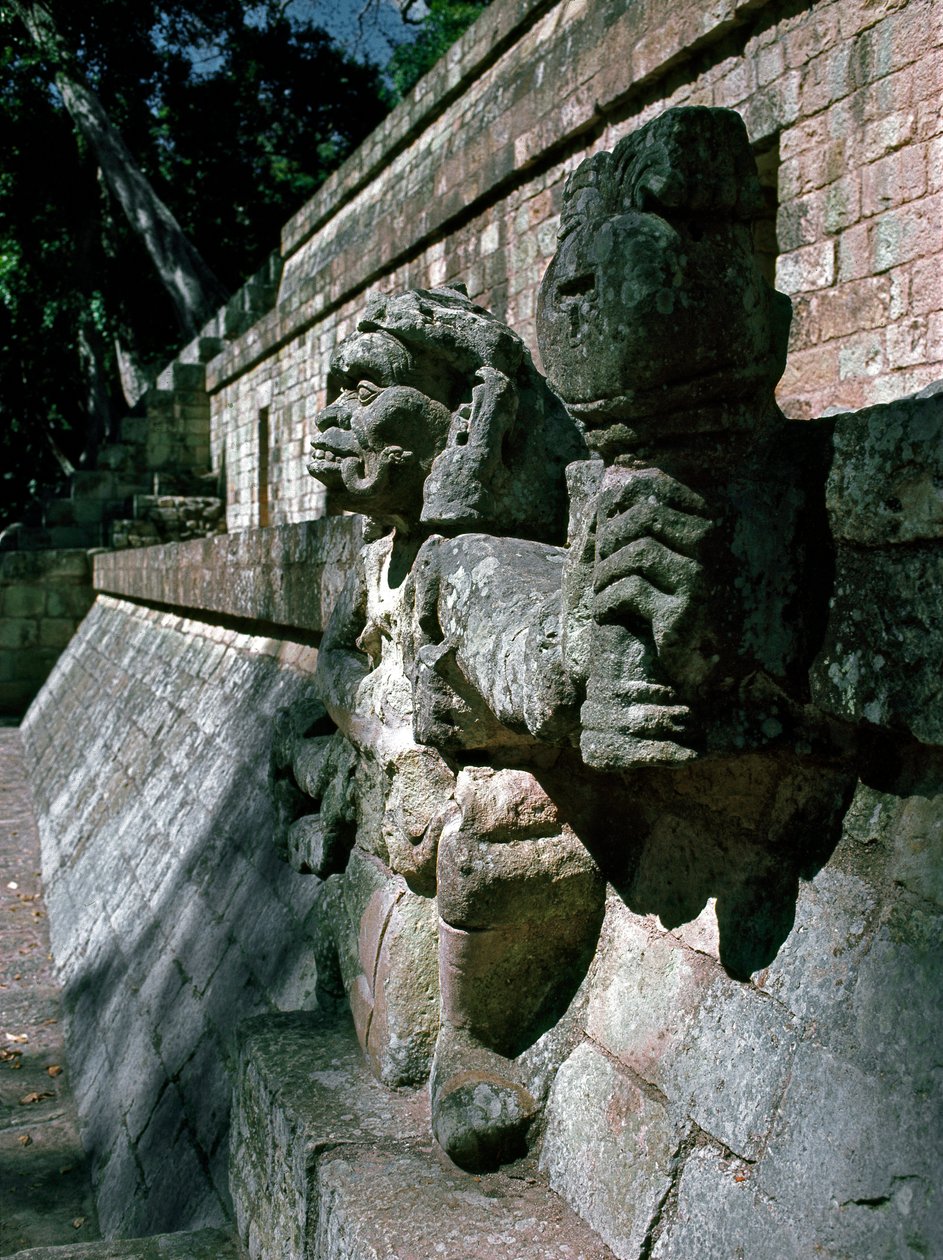 Stenen sculpturen - tempel 11 door Mayan