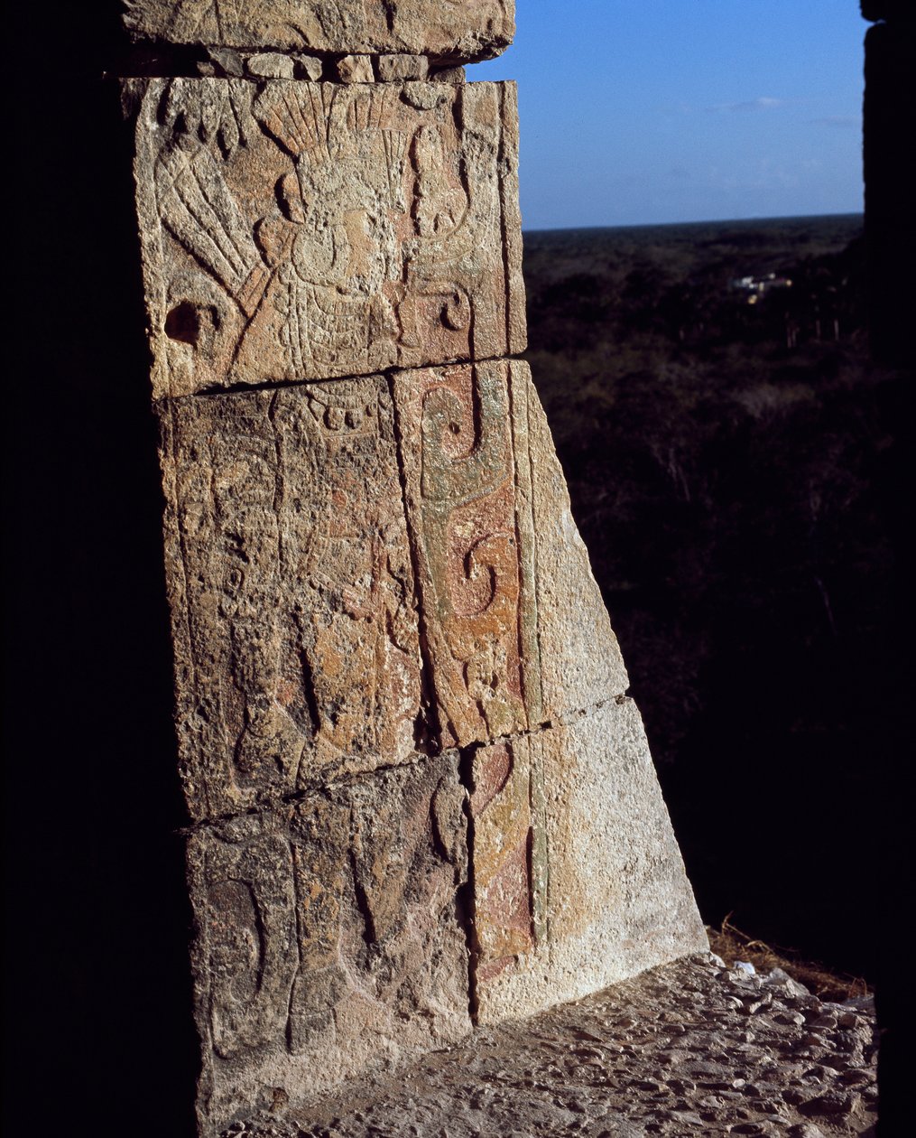 (detail) van een fries van een krijger, El Castillo door Mayan Mayan