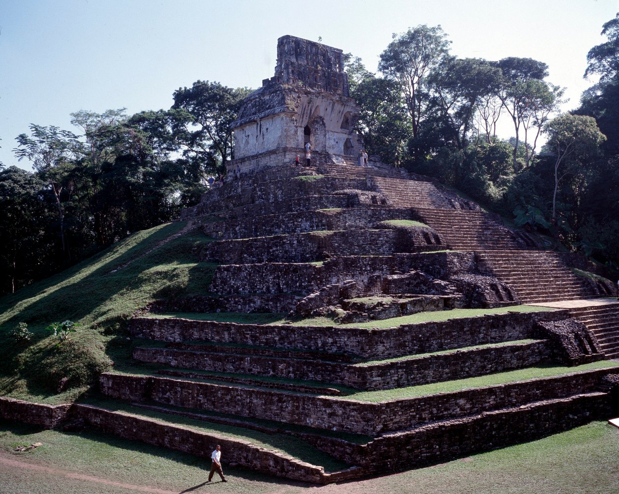 Precolumbiaanse beschaving: uitzicht op de site van Palenque door Mayan Mayan
