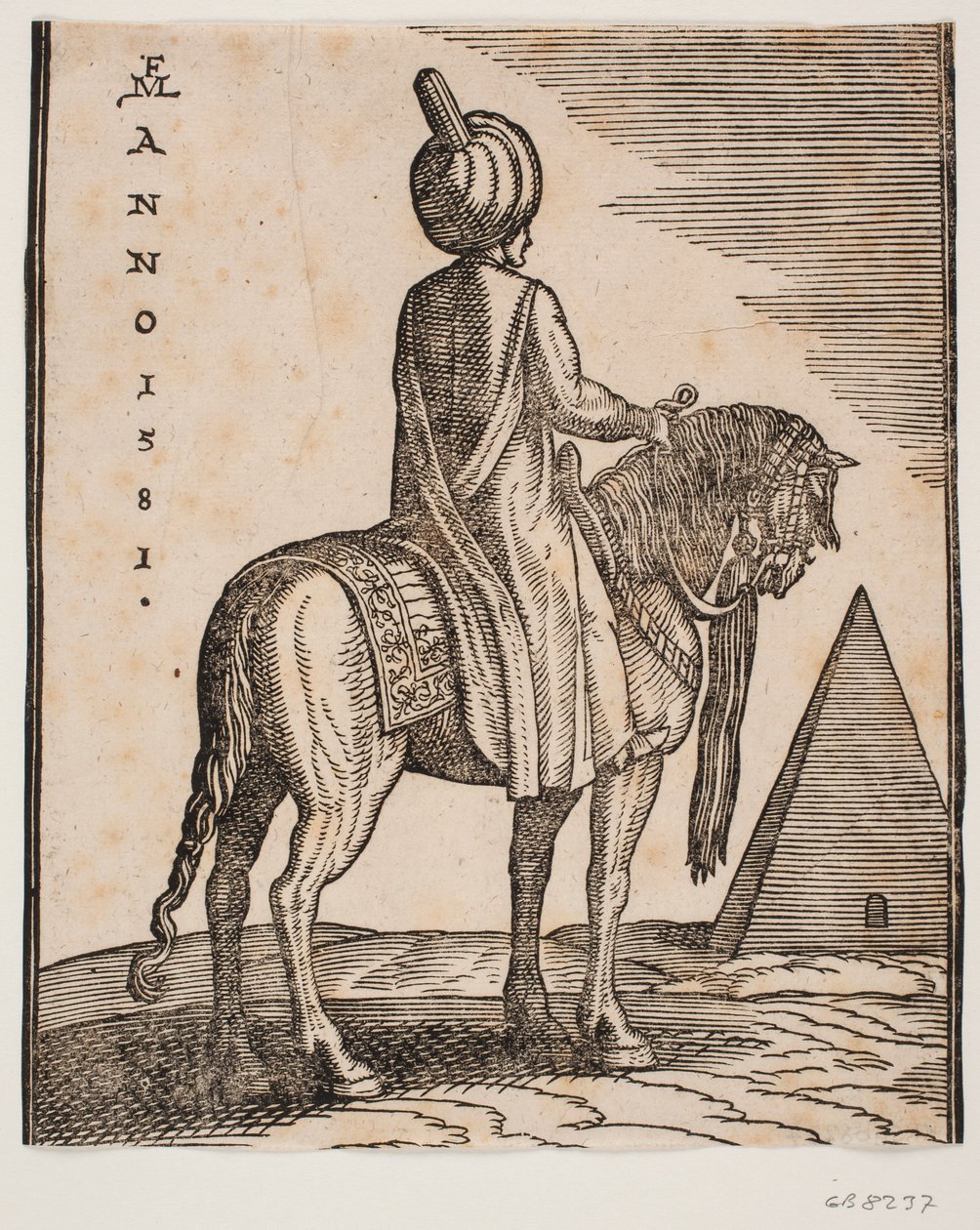 Ruiter met tulband, ongewapend, schuin van achteren gezien; rechts op de achtergrond een piramide door Melchior Lorck