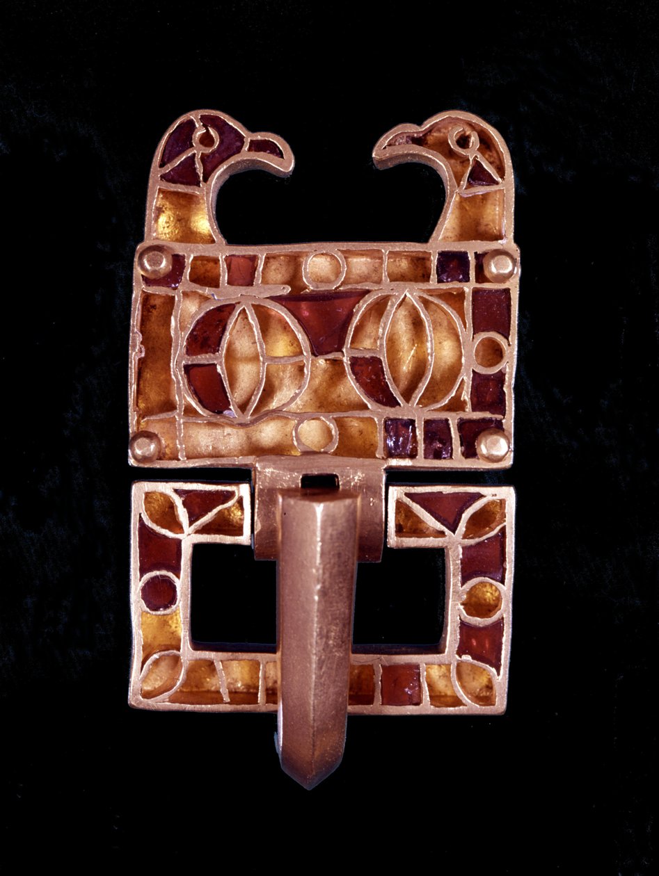 Sieraad versierd met vogelkoppen (Frankrijk) uit de 6e eeuw. Musée de Saint-Germain en Laye door Merovingian Merovingian