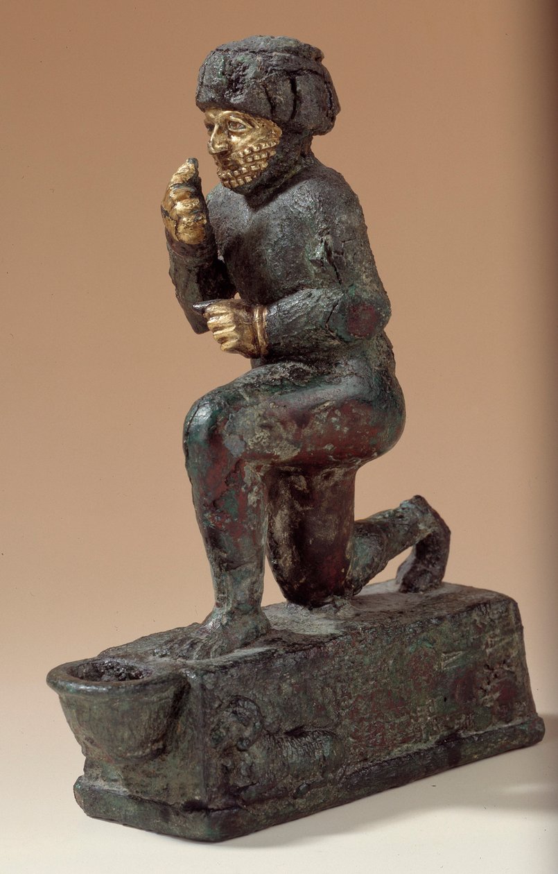 Mesopotamië: Statuette in zilver, brons en goud van knielende aanbidder, ex-voto opgedragen aan de god Amurru voor het leven van Hammurabi. 1800 v.Chr. Van de Larsa-site. Parijs, Louvre Museum door Mesopotamian Mesopotamian