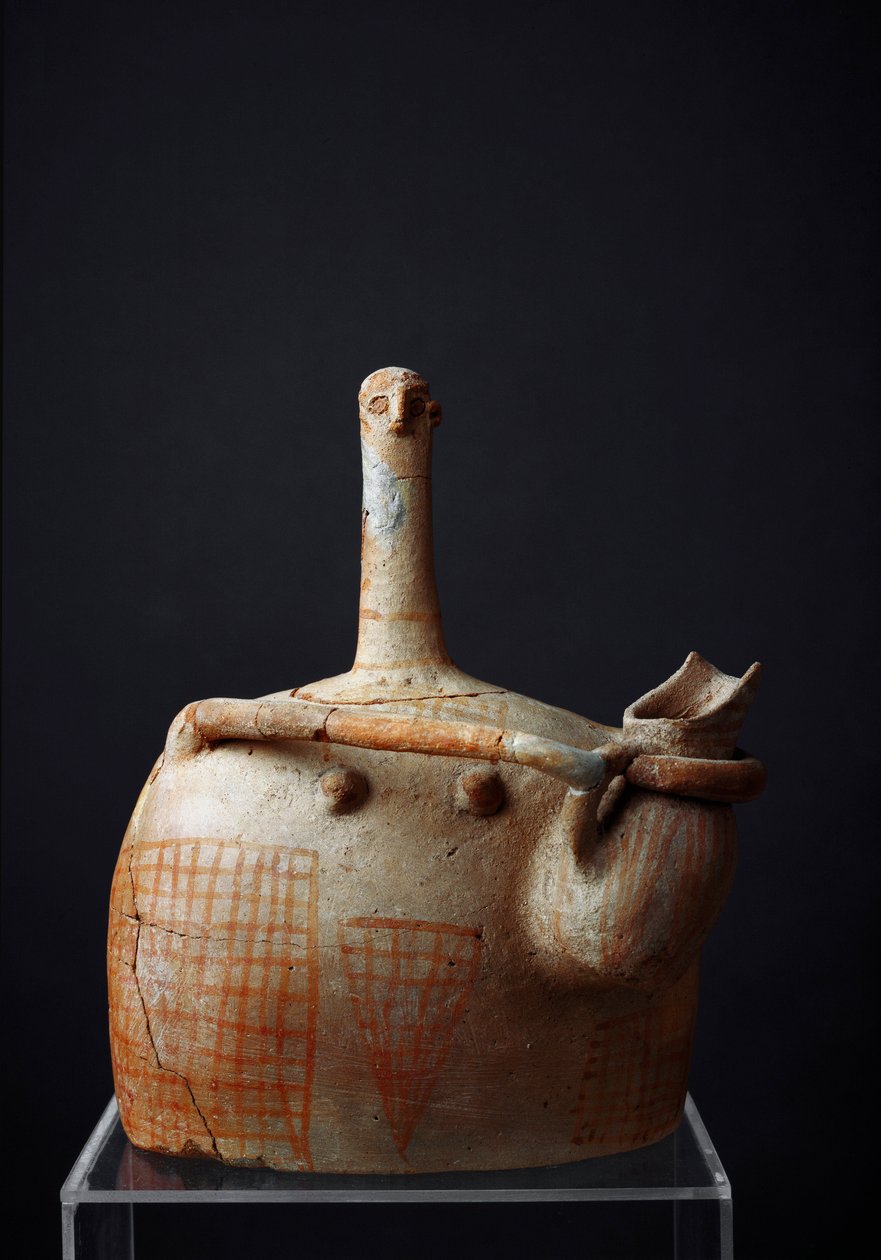 Minoïsche beschaving: terracotta beeld van vrouwelijke godheid (moedergodin?) uit Myrtos. 2300 v.Chr. Dim. 21,1 cm Kreta, museum van Agios Nikolaos (Sint-Nikolaas) door Minoan