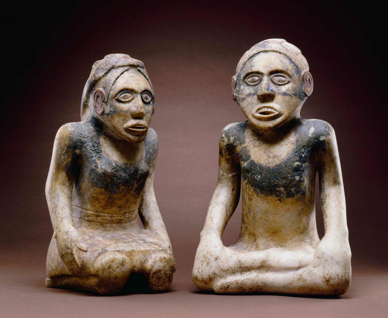 Zittende mannelijke en vrouwelijke figuren, Etowah, 1200-1450 door Mississippian culture