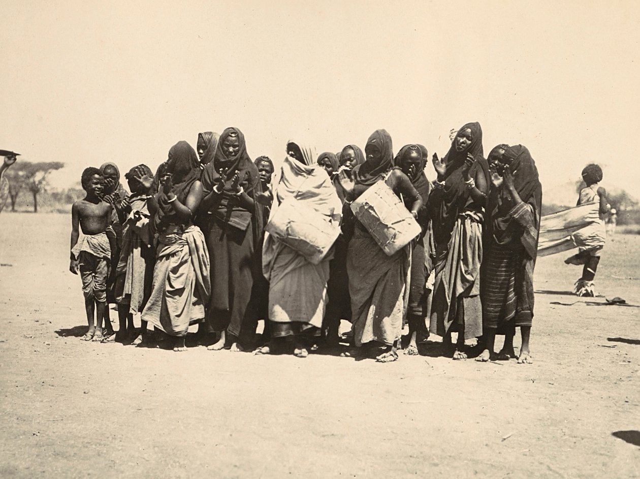 Het bouwen van een rijk in het fascistische tijdperk: kleurrijke groep moslimvrouwen, 09/05/1936 door Modestino Baldinetti