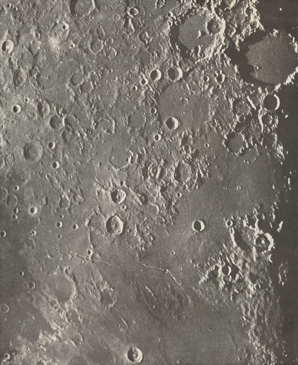 Photographie Lunaire Albategnius - Triesnecker - Manilius,1903 (foto) door Moritz & Puiseux Pierre Henri (1855-1928) Loewy