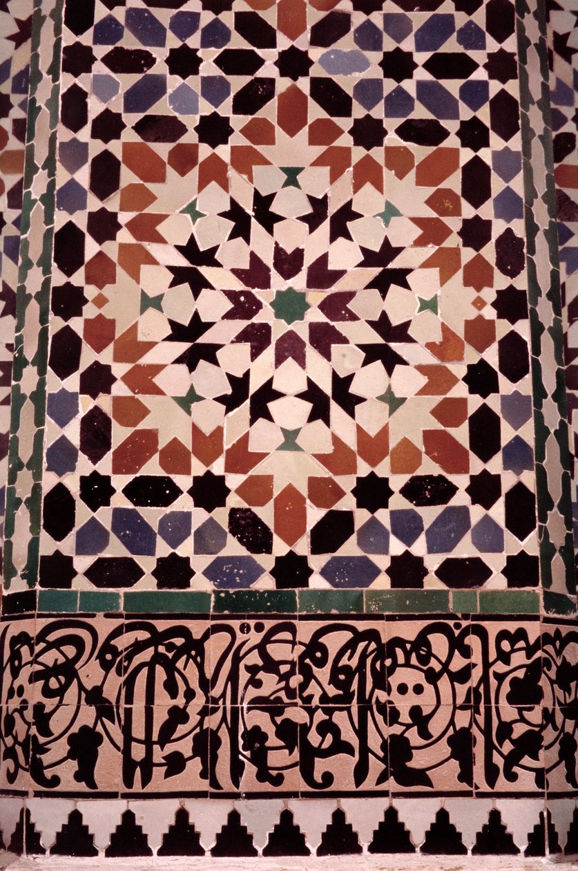 De onderste muur van de hoofdbinnenplaats, gebouwd door de Saadians in 1565 (detail) door Moroccan School