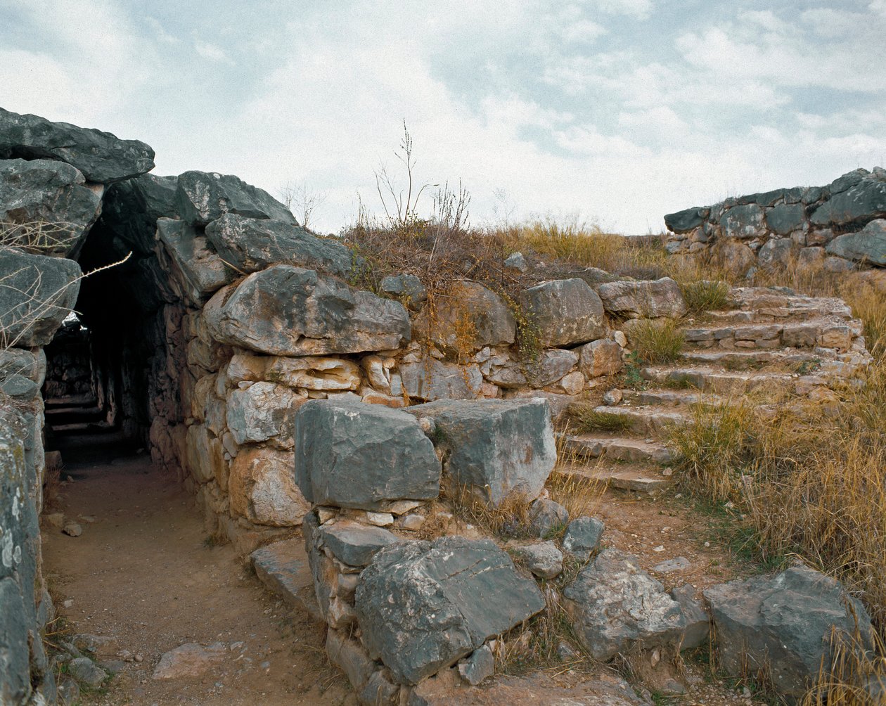 Myceense kunst: overdekte doorgang van de Myceense citadel, stad Tiryns, rond 1200 v.Chr. door Mycenaean