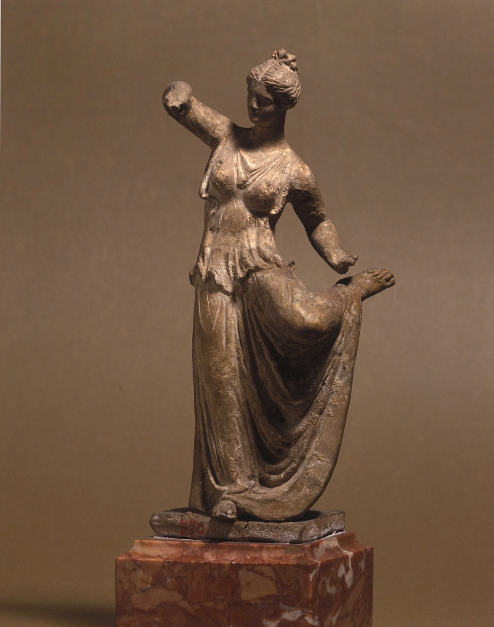 Myceense beschaving: Tanagra danseres, 3e eeuw v.Chr., Museo della Scala, Milaan door Mycenaean Mycenaean