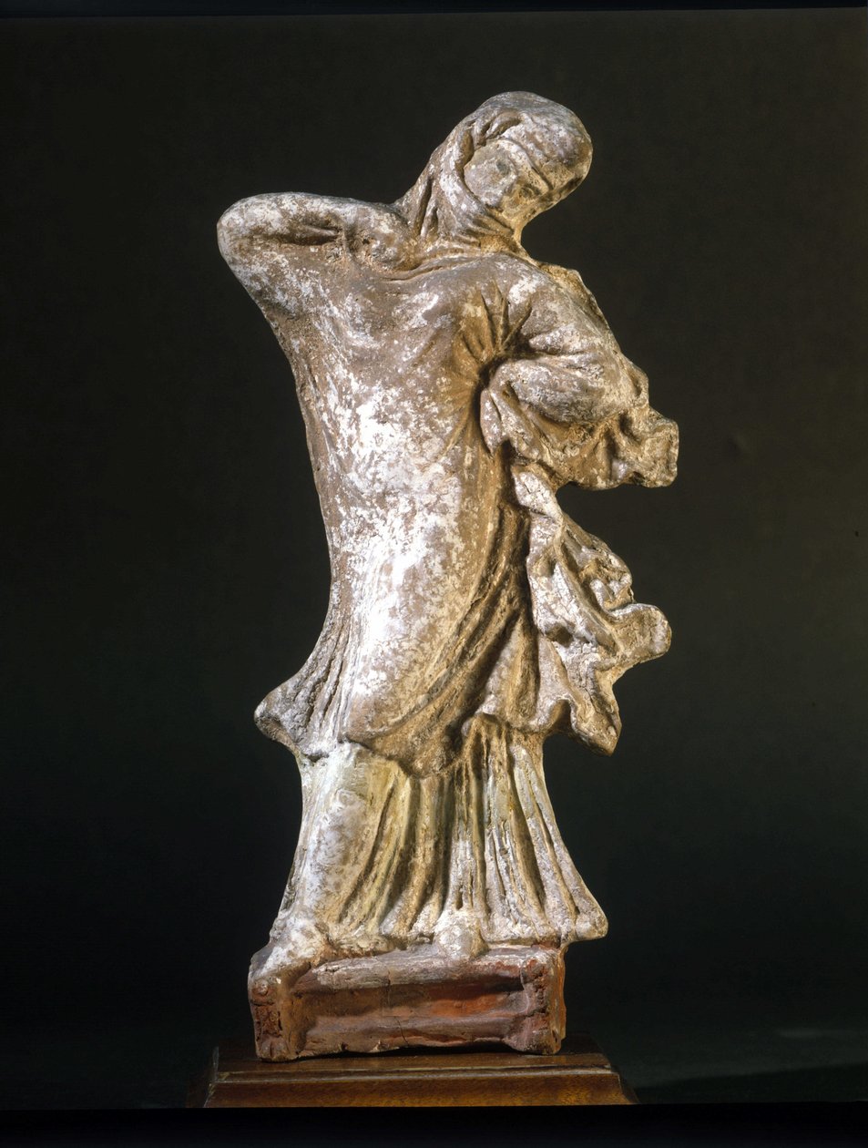 Myceense beschaving: gesluierde danseres van Tanagra, 3e eeuw v.Chr., Museo della Scala, Milaan door Mycenaean Mycenaean