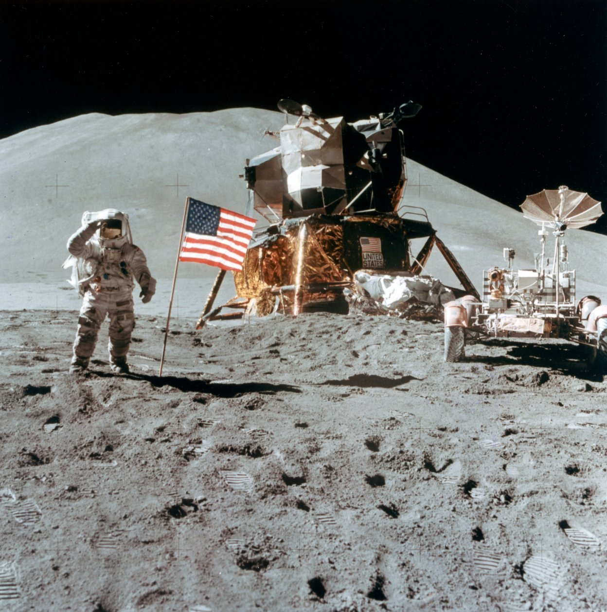 Astronaut James Irwin 1930-1991 groet op de maan, 1971 door NASA Images