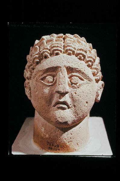 Hoofd van een man, uit Khirbet et-Tannur door Nabatean
