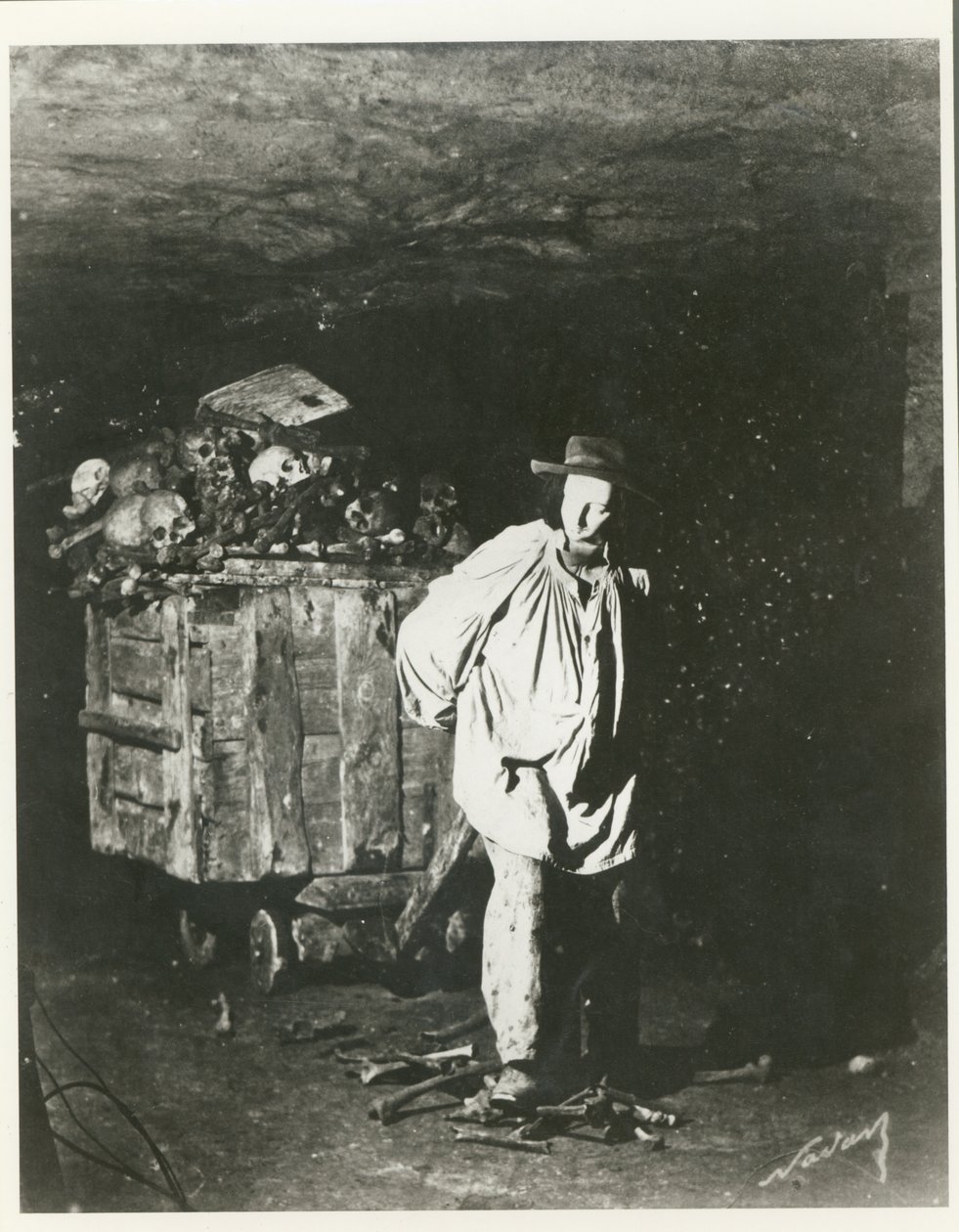 Interieur van de Catacomben, Parijs, 1861 door Nadar