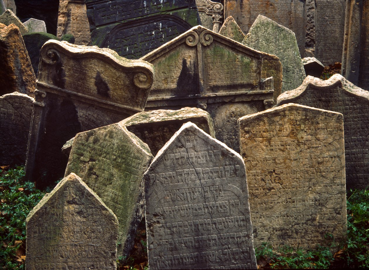 Grafstenen op de Oude Joodse Begraafplaats in Josefov, de Joodse Wijk van de Oude Stad, Praag door Nathan Benn