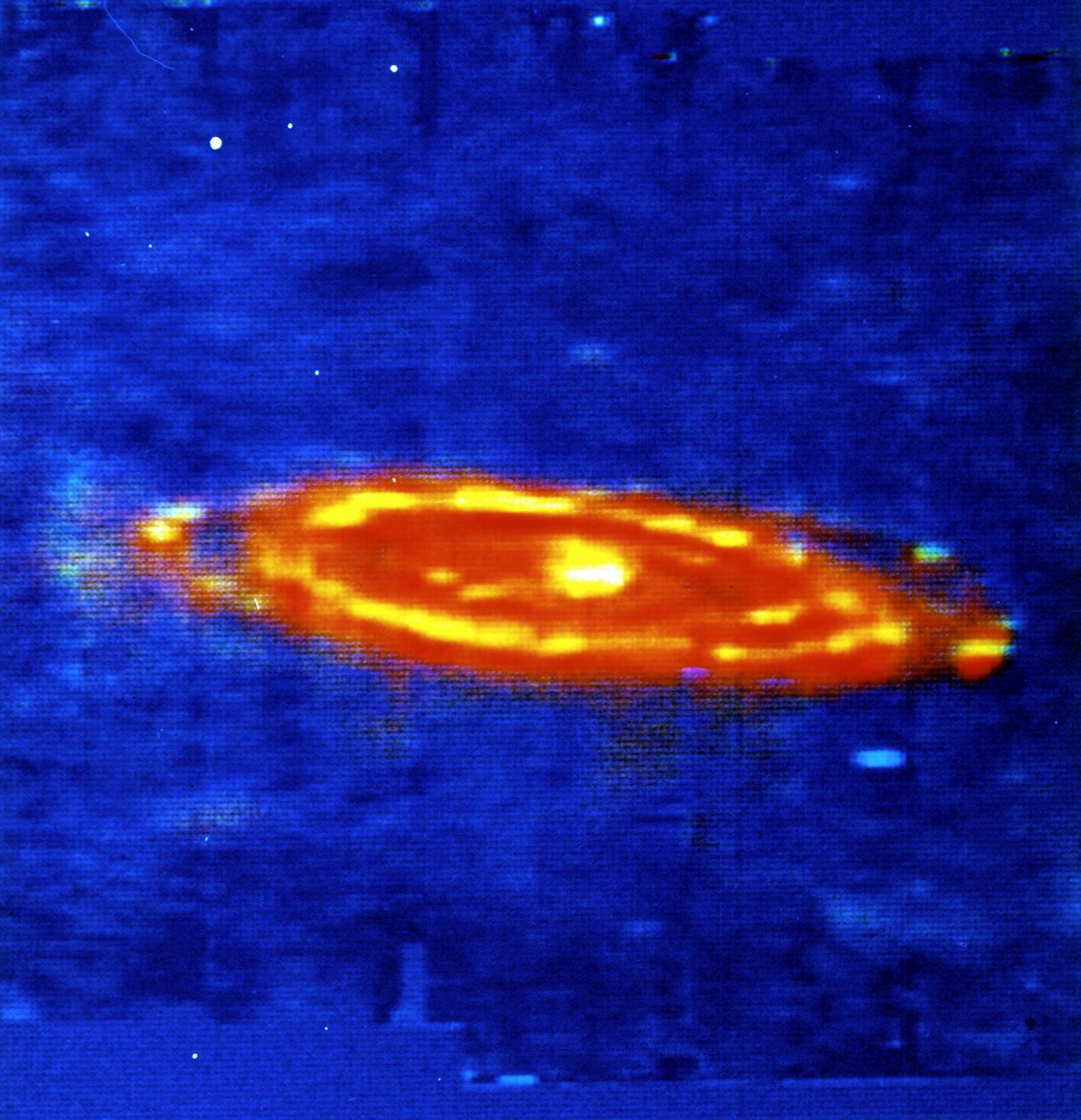 Andromedastelsel (M 31) - spiraal. Infraroodbeeld gemaakt door IRAS (Infrarood Astronomische Satelliet). Verste object zichtbaar met het blote oog. door National Aeronautics and Space Administration National Aeronautics and Space Administration