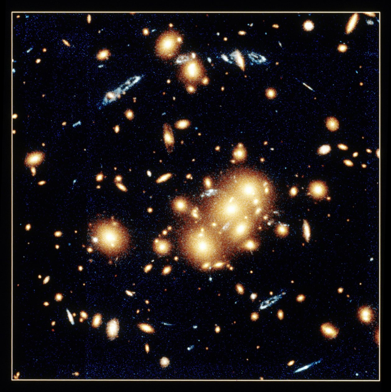 Gravitatie lens in CL0024 plus 1654. W. Collet (Princeton). door National Aeronautics and Space Administration National Aeronautics and Space Administration