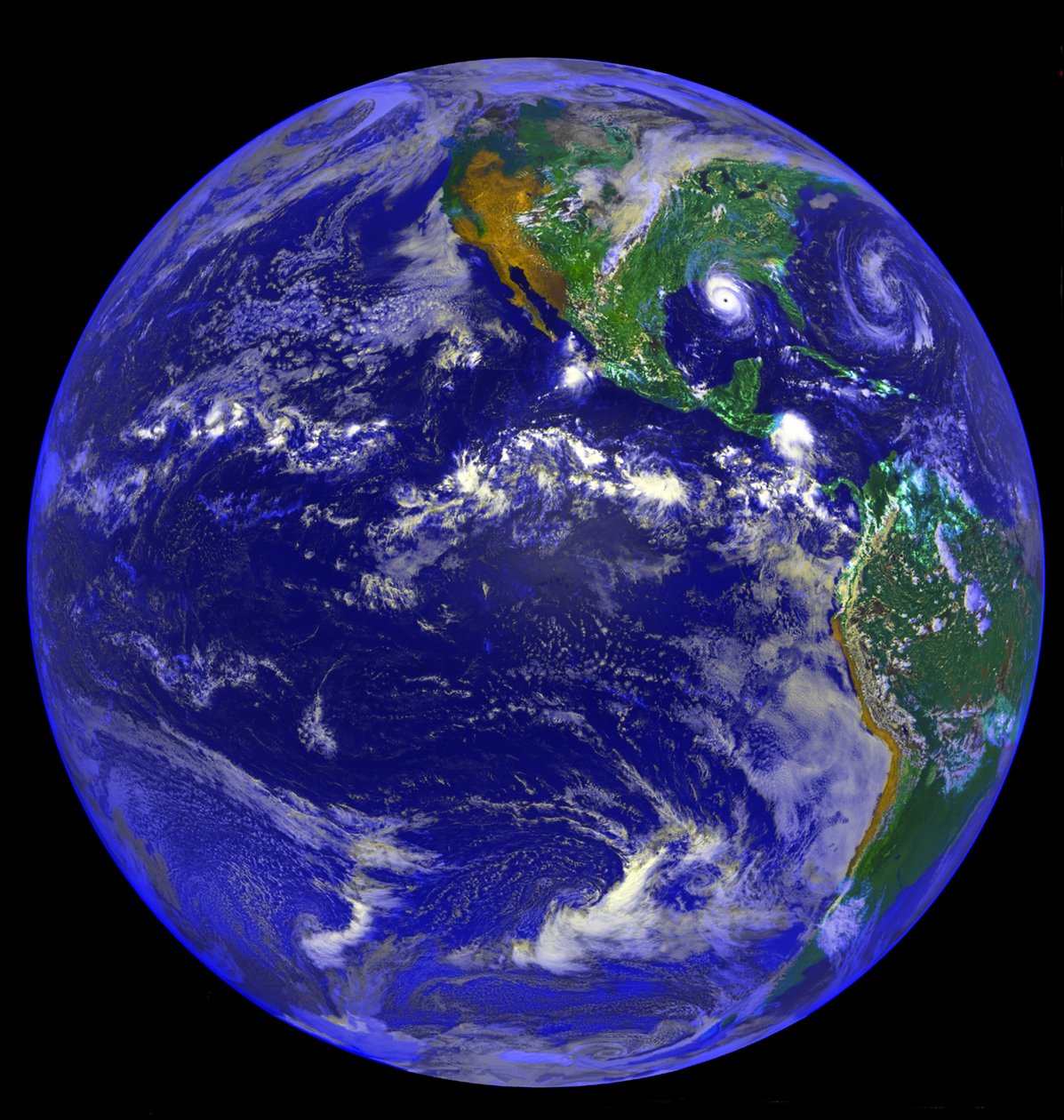Satellietbeeld van de Stille Oceaan en Noord- en Zuid-Amerika en Orkaan Andrew, 25 augustus 1992. door National Aeronautics and Space Administration National Aeronautics and Space Administration