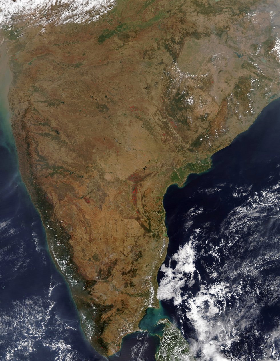 Satellietbeeld over het Indiase schiereiland. Sri Lanka is net zichtbaar onder de wolken rechtsonder. door National Aeronautics and Space Administration National Aeronautics and Space Administration