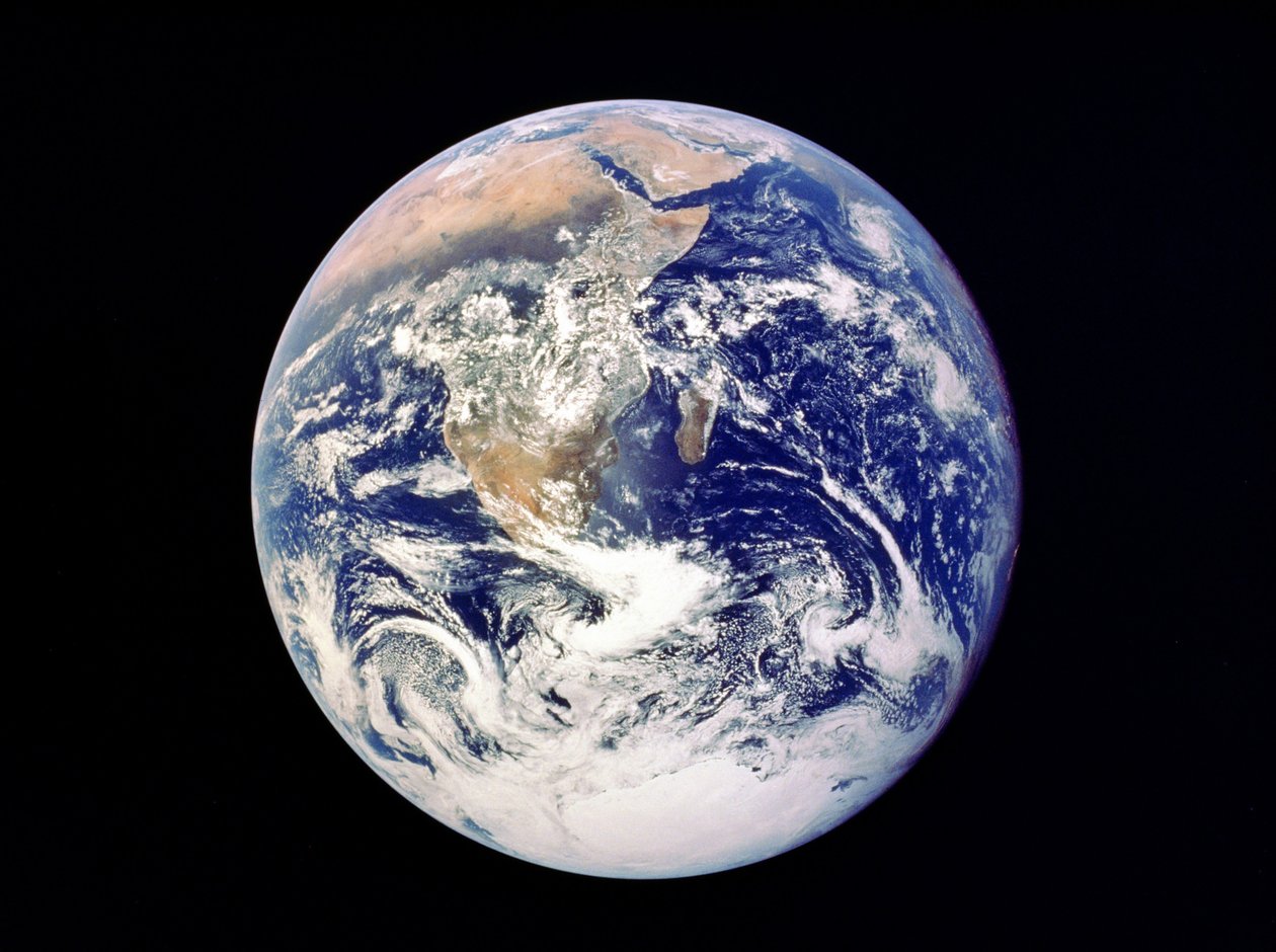Hele aarde vanuit de ruimte - zicht vanaf Apollo 17 december 1972. Eerste foto van de zuidpool ijskap. Het grootste deel van Afrika zichtbaar ook het Arabisch Schiereiland en Madagaskar (Malagasy). door National Aeronautics and Space Administration National Aeronautics and Space Administration