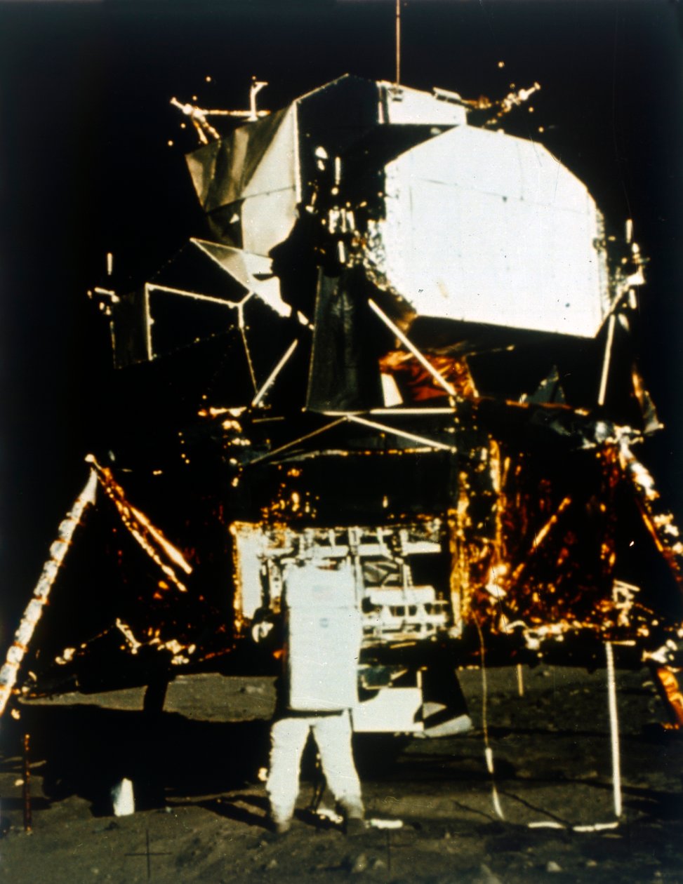 Buzz Aldrin bij de maanmodule op het oppervlak van de maan, Apollo II missie door Neil Armstrong