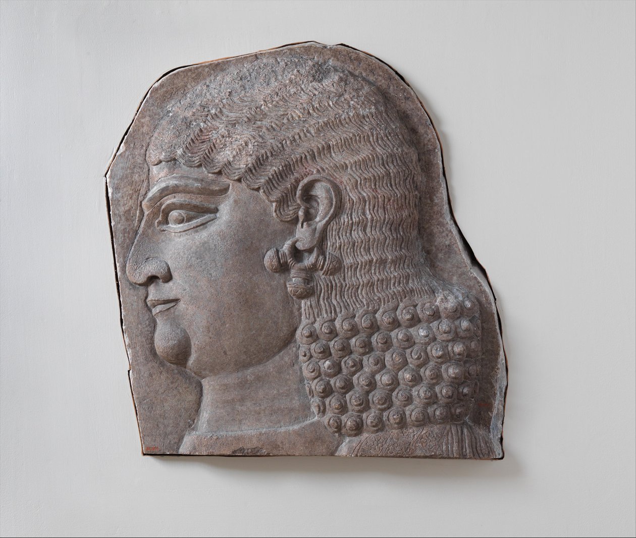 Hoofd van een baardloze koninklijke bediende, mogelijk een eunuch, ca. 721-705 v.Chr. door Neo Assyrian Neo Assyrian