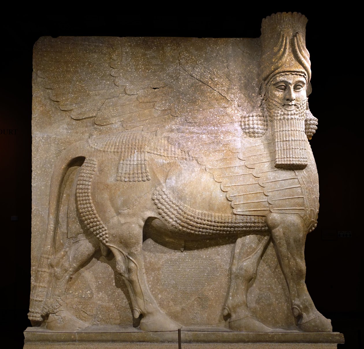 Gevleugelde stier uit hof VIII in het paleis van koning Sargon II, Khorsabad, 721-705 v.Chr. (gips?) door Neo-Assyrian Neo-Assyrian
