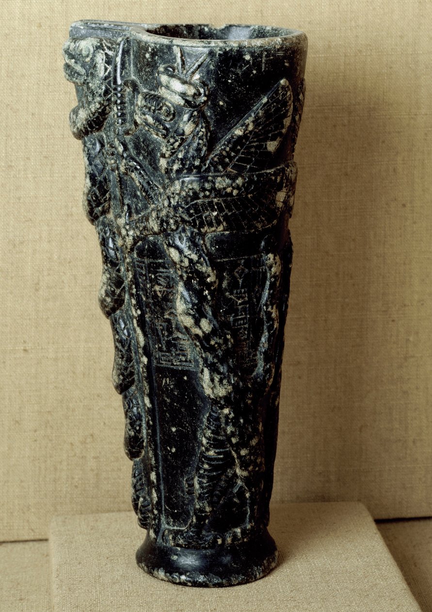 Sumerische beschaving: speksteen libatievaas van Prins Gudea (2141-2122 v.Chr.). Versierd met draken en slangen. Dim. 23 cm Parijs, Musée du Louvre door Neo-Sumerian Neo-Sumerian