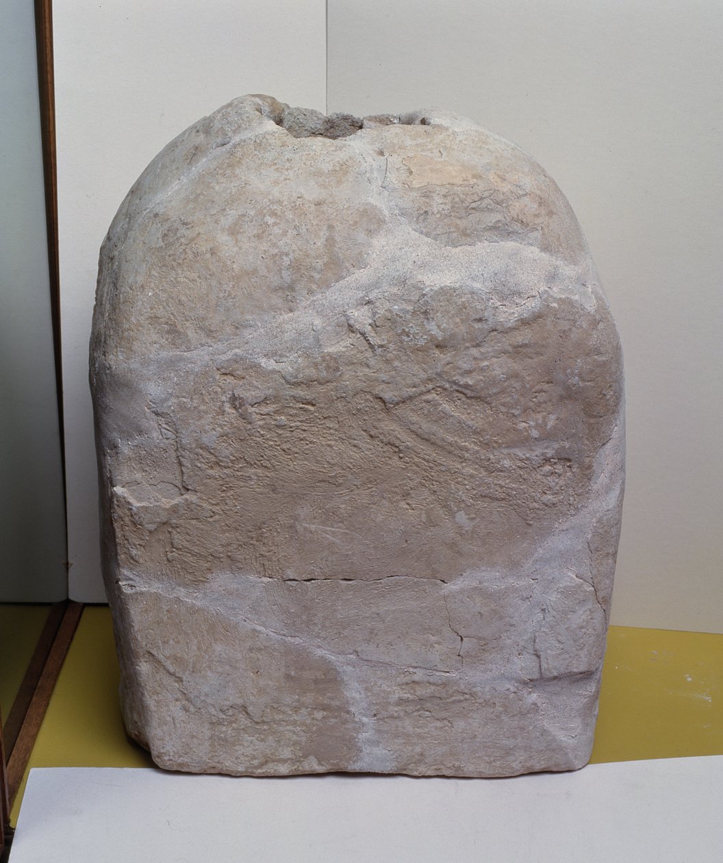 Rechthoekig wit aardewerk vat, Jericho, Neolithicum B, c.1000-6000 v.Chr. door Neolithic
