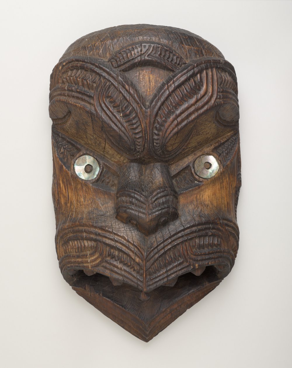 Giechelmasker (Koruru) uit Gisborne, Noordereiland, c.1860 door New Zealand School