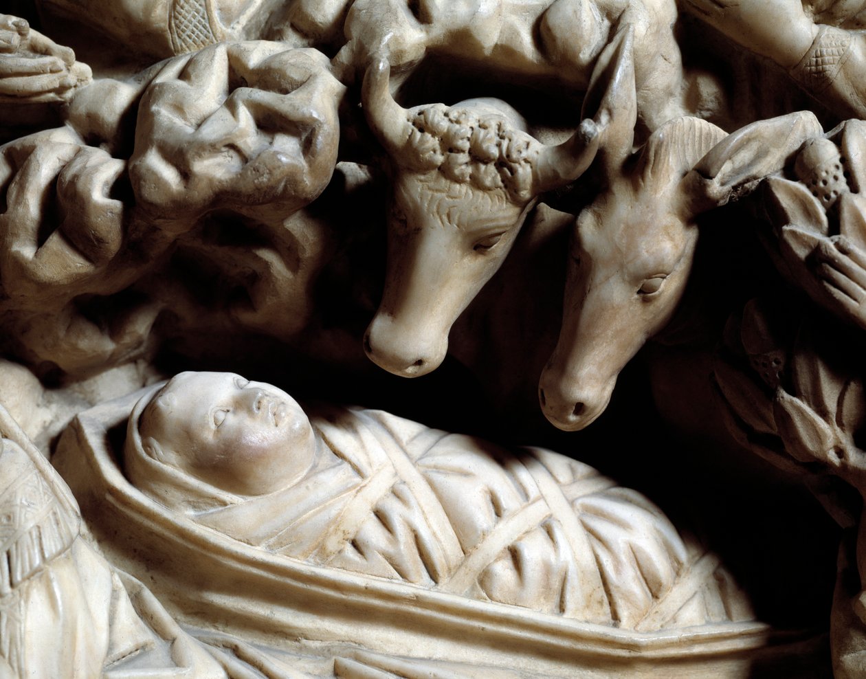 Gotische kunst: de geboorte - Detail van de bas-reliëfs van de marmeren preekstoel gemaakt door Nicola Pisano (1266-1268) door Nicola Pisano