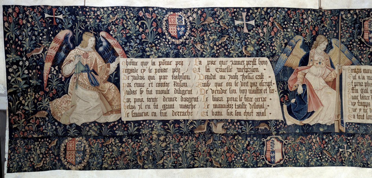 Hanging of the Revelation (1373-1383), engelen dragen instrumenten van de Passie. Wandtapijt door Nicolas Bataille (1330-1405) door Nicolas Bataille